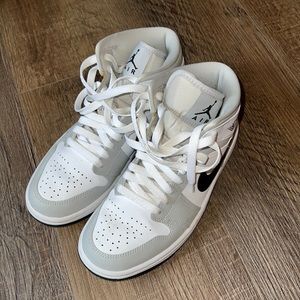 1 mid ‘Grey Fog’ Womens Air Jordan